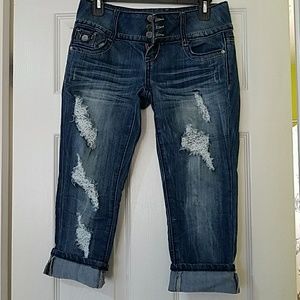 Factory Distressed Almost Famous Jean Capris